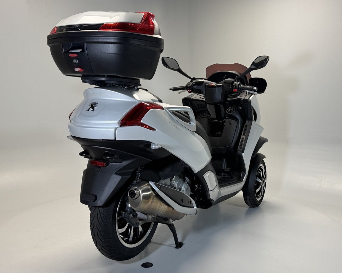 PEUGEOT Metropolis 400