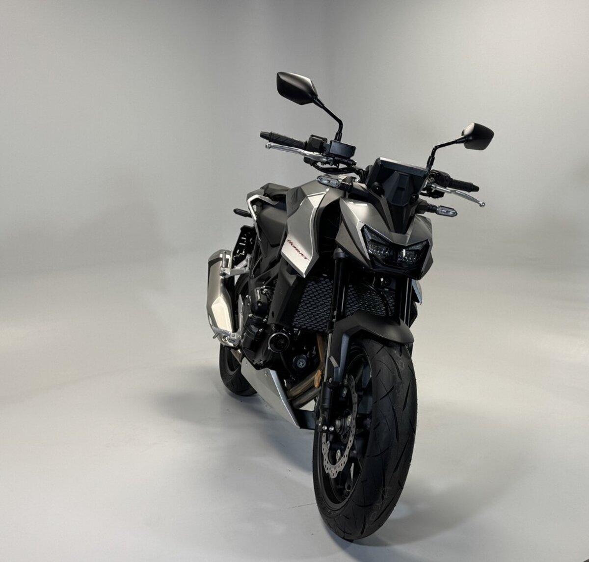 Honda CB750 Hornet mit E-Clutch