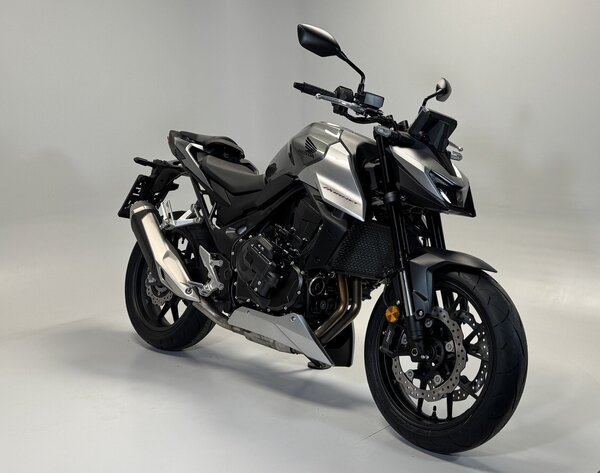 Honda CB750 Hornet mit E-Clutch