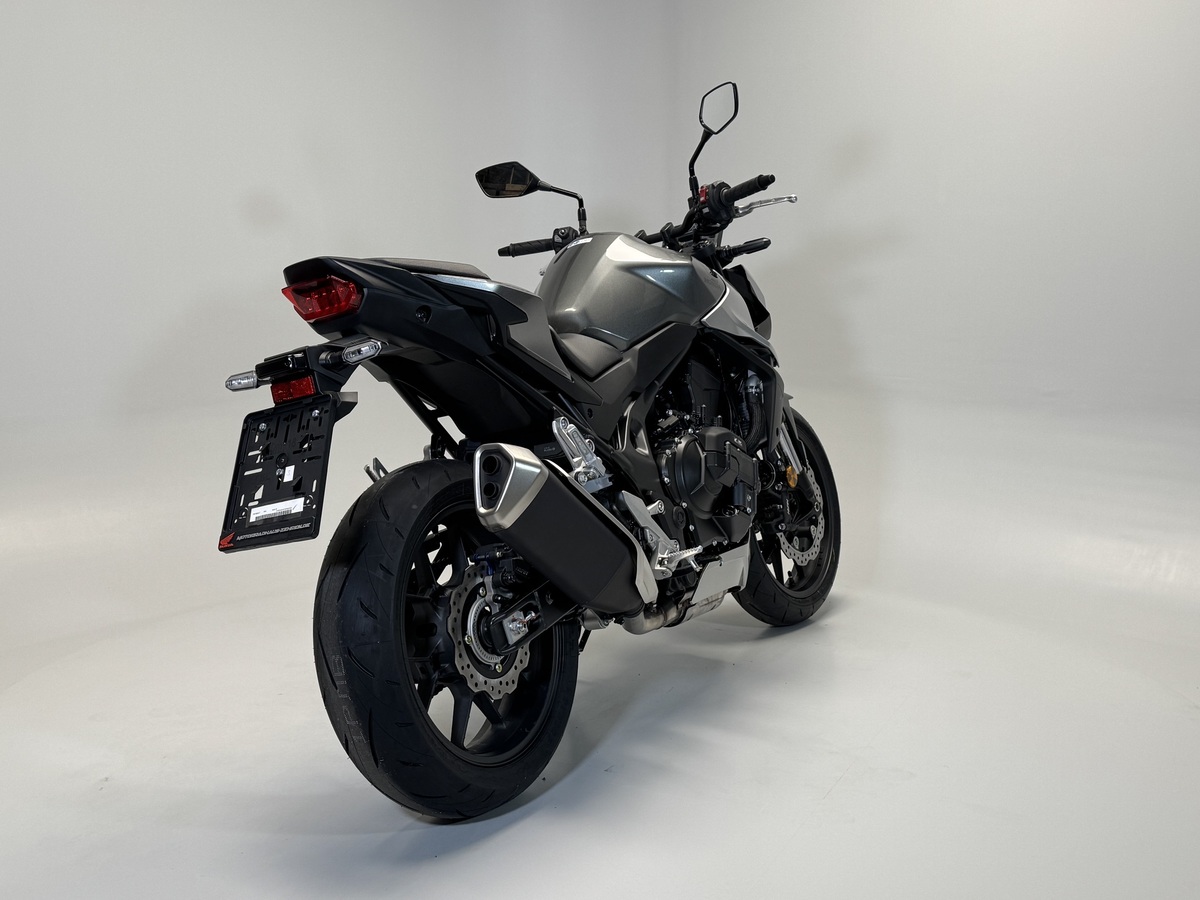 Honda CB750 Hornet mit E-Clutch