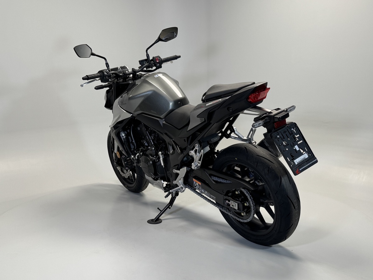 Honda CB750 Hornet mit E-Clutch