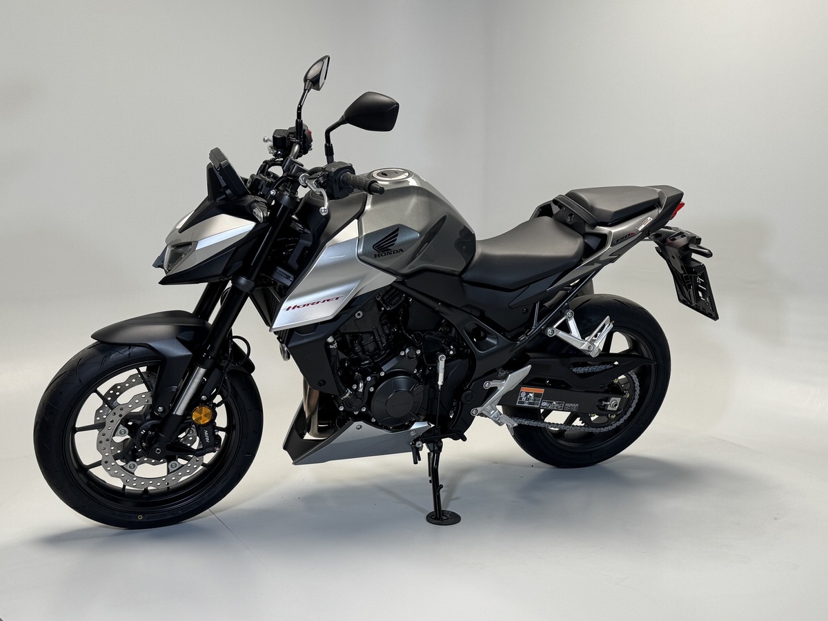 Honda CB750 Hornet mit E-Clutch