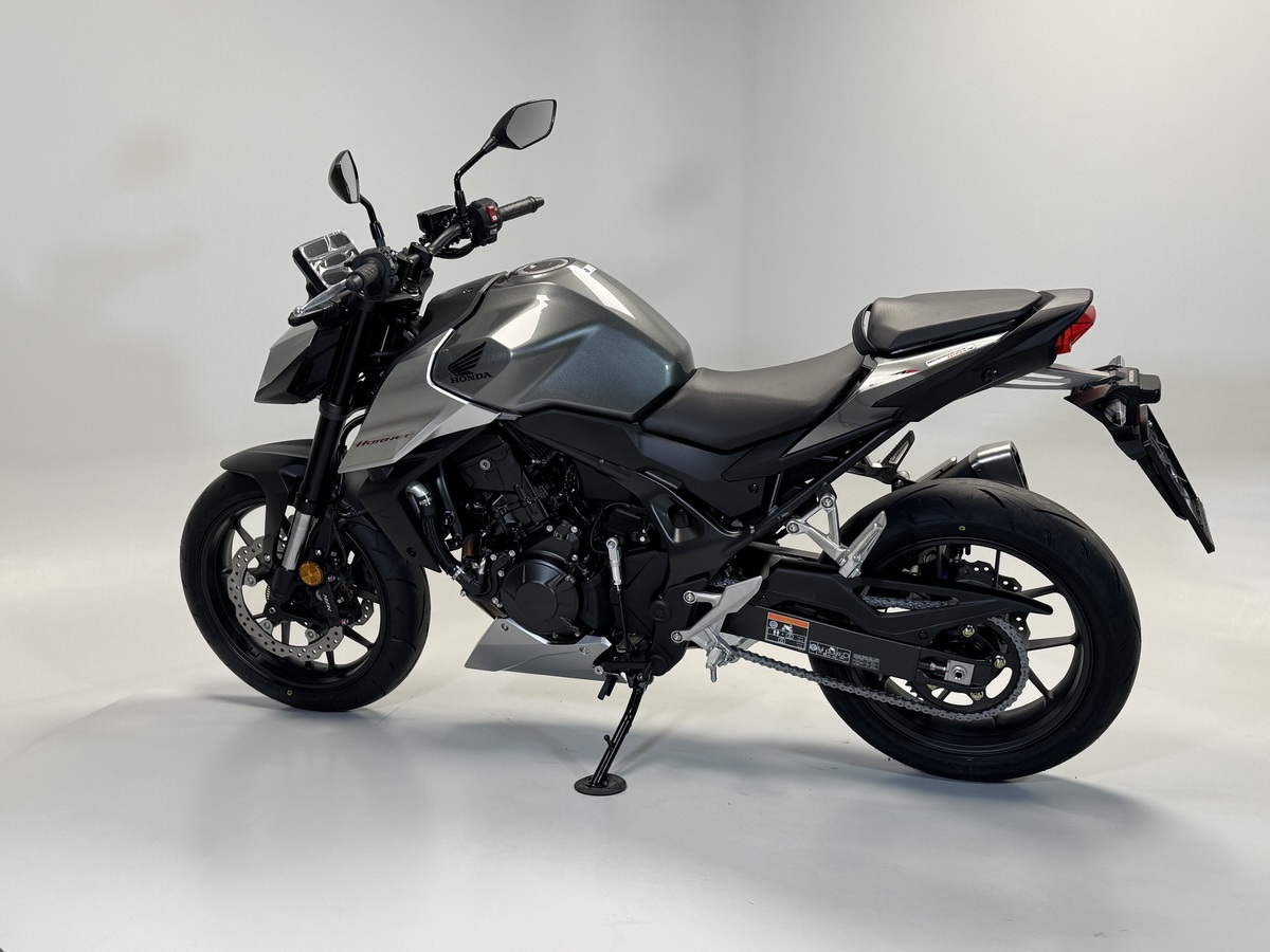 Honda CB750 Hornet mit E-Clutch