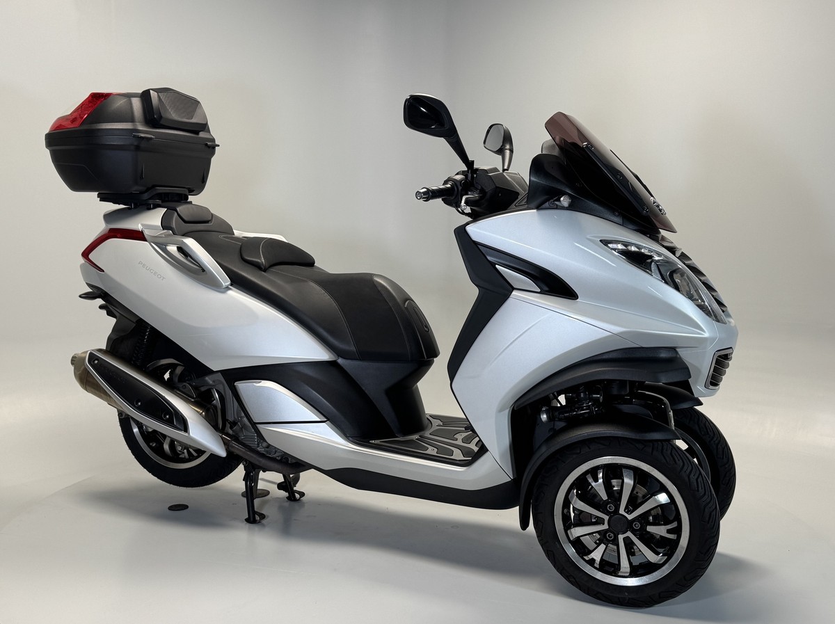 PEUGEOT Metropolis 400
